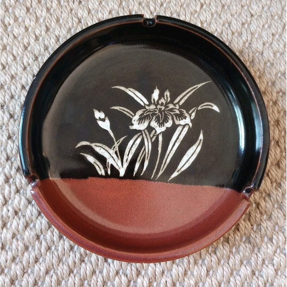 VTG MCM Ceramic Handcrafted Iris Flowers Ashtray/Trinket Dish 6.5" D. Browns EUC